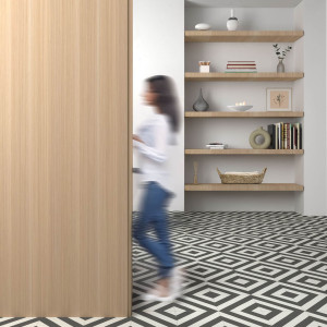 Descubre el azulejo de patrón blanco y negro Suelo laminado Faus Retro S185210, ideal para un estilo moderno y elegante.