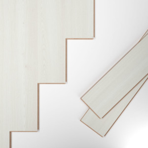 Roble Bianco, suelo laminado Faus Prestige S186873, ideal para dar elegancia y modernidad a tus espacios.